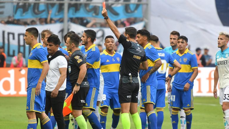Racing se consagró campeón de la Supercopa Internacional tras vencer a Boca Juniors con un polémico penal en el final